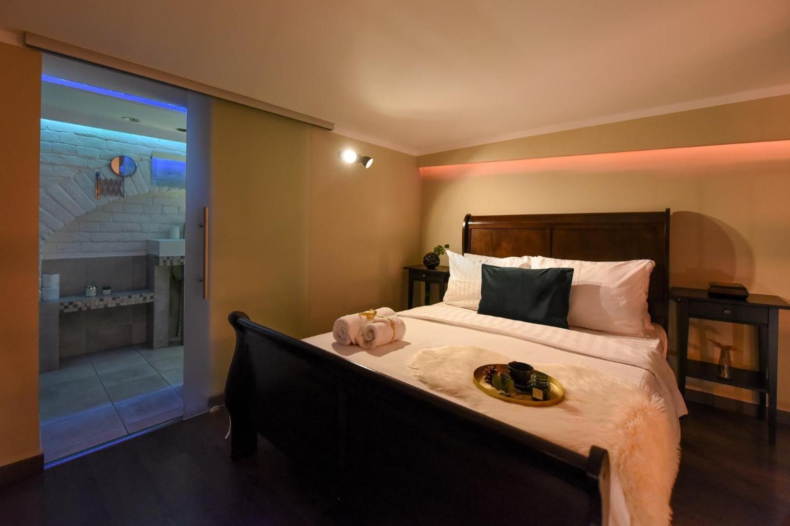 Central Comfort - Duplex-Style Studios On Regina Elisabeta Bucharest Room photo